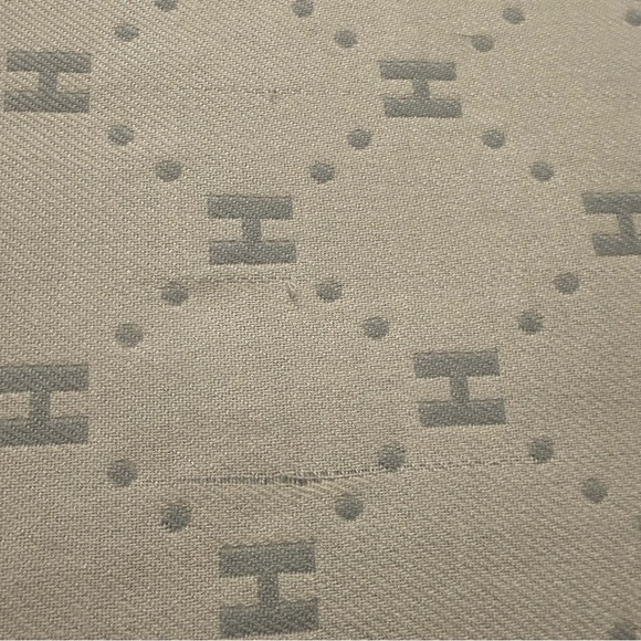 Hermès fringe scarf in light gray and white cashmere and silk - Picture 12 of 13